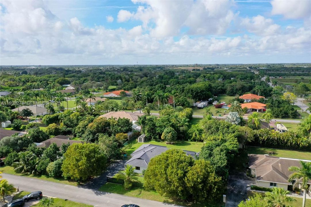 待售: $899,999 (4 贝兹, 2 浴室, 2347 平方英尺)