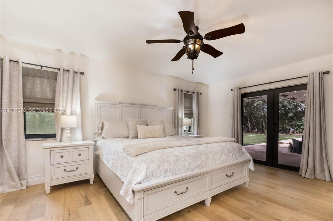 待售: $899,999 (4 贝兹, 2 浴室, 2347 平方英尺)