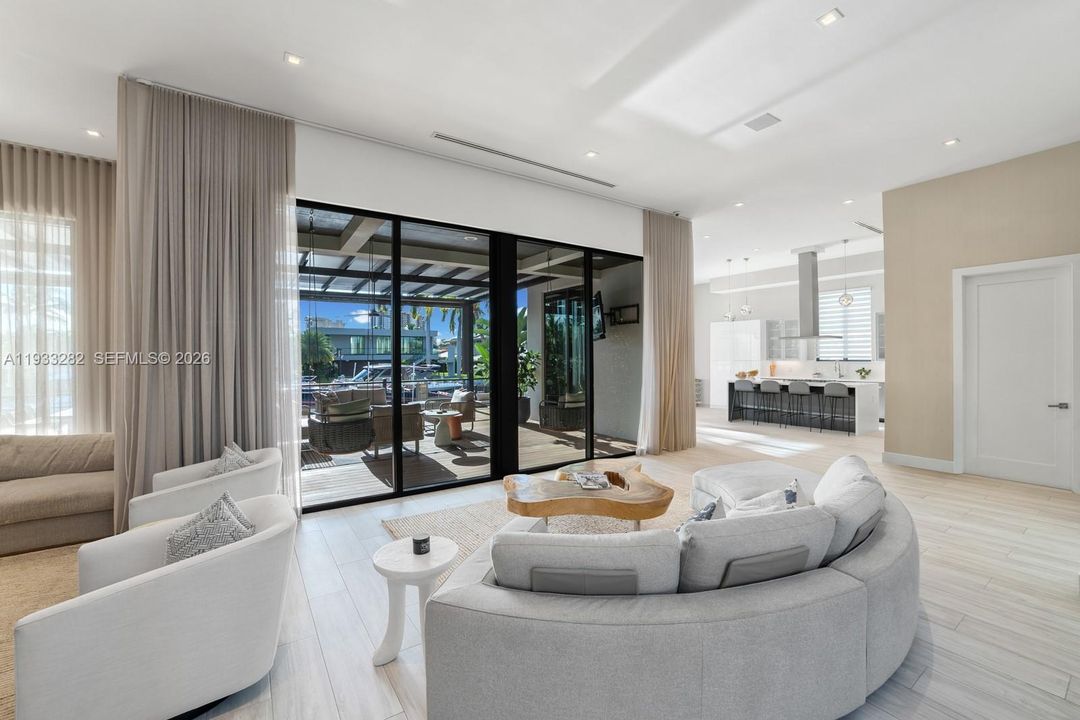 For Sale: $7,700,000 (6 beds, 7 baths, 4854 Square Feet)