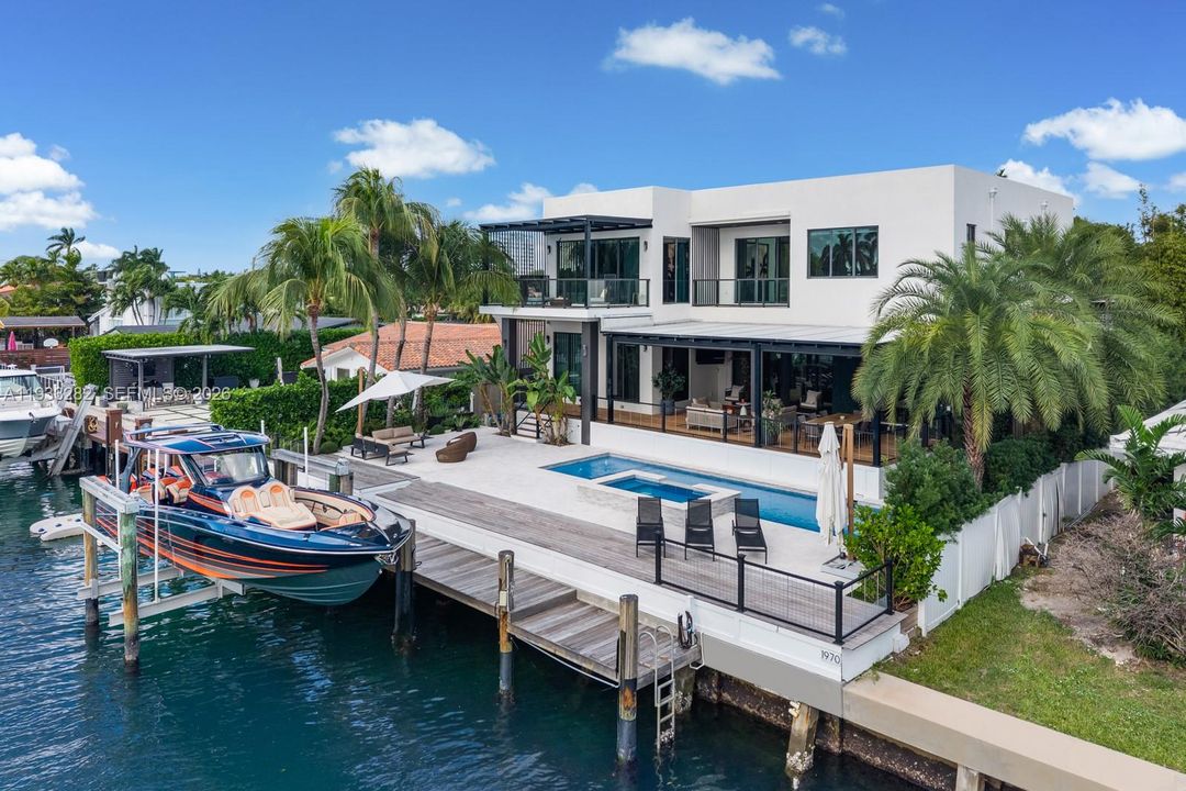 For Sale: $7,700,000 (6 beds, 7 baths, 4854 Square Feet)