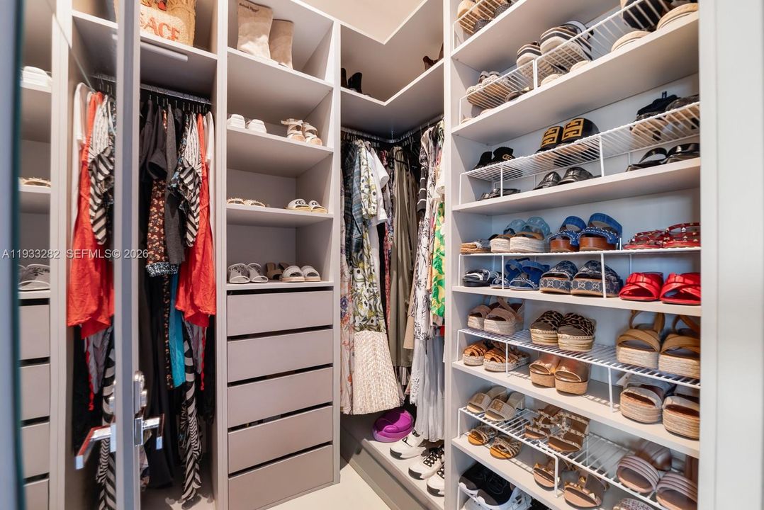 For Sale: $7,700,000 (6 beds, 7 baths, 4854 Square Feet)