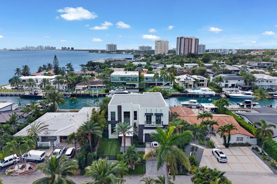 For Sale: $7,700,000 (6 beds, 7 baths, 4854 Square Feet)