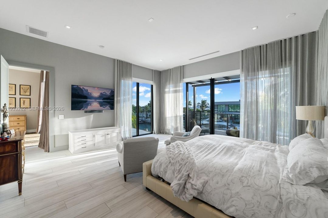 For Sale: $7,700,000 (6 beds, 7 baths, 4854 Square Feet)