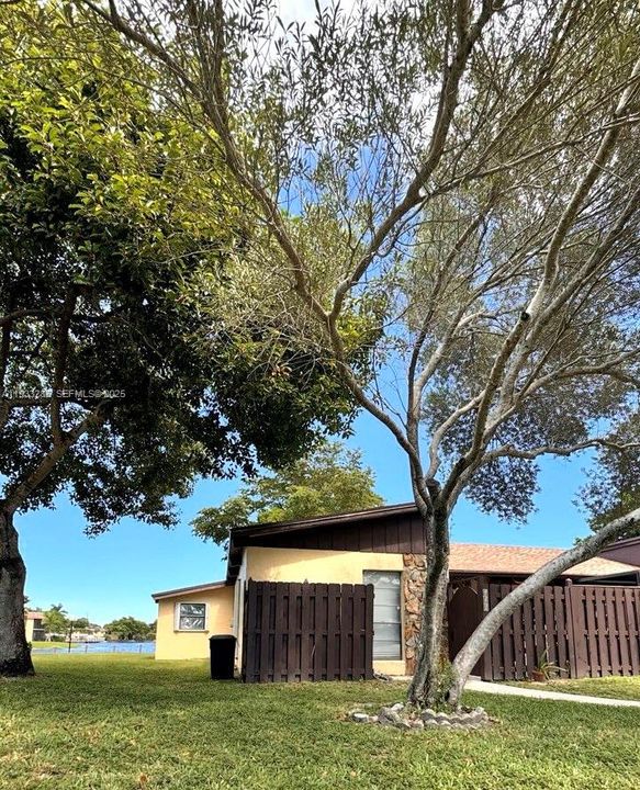 For Sale: $389,457 (2 beds, 2 baths, 1470 Square Feet)