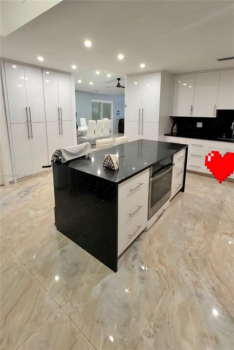 For Sale: $389,457 (2 beds, 2 baths, 1470 Square Feet)