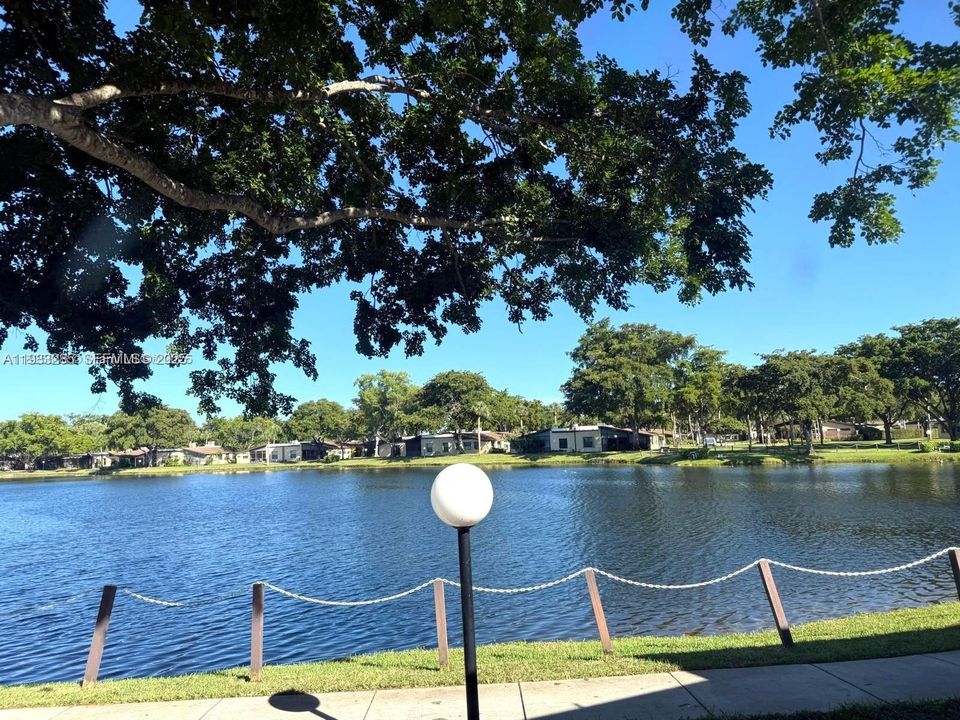 For Sale: $389,457 (2 beds, 2 baths, 1470 Square Feet)