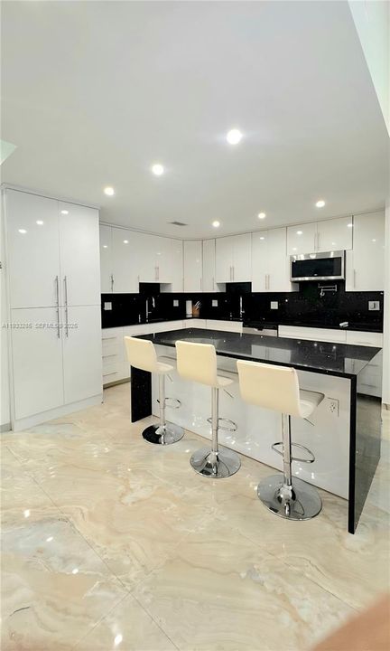 For Sale: $389,457 (2 beds, 2 baths, 1470 Square Feet)