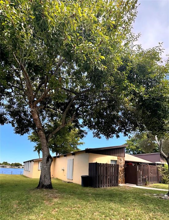 For Sale: $389,457 (2 beds, 2 baths, 1470 Square Feet)