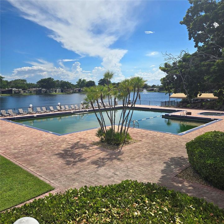 For Sale: $389,457 (2 beds, 2 baths, 1470 Square Feet)