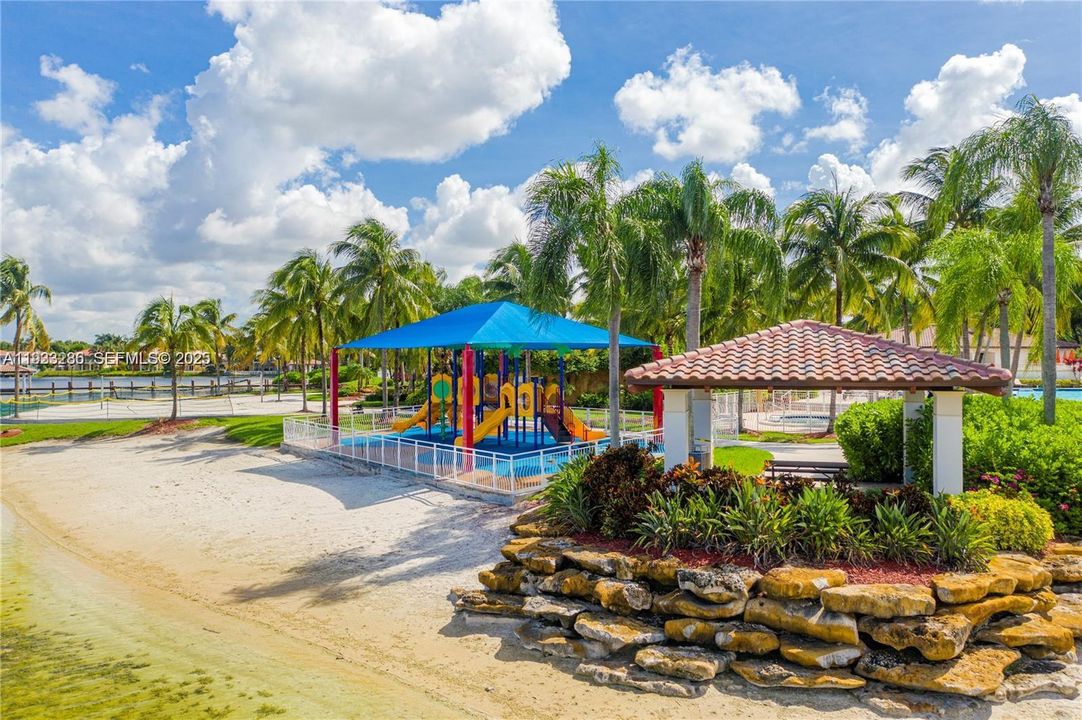 En Renta: $4,700 (4 camas, 2 baños, 2186 Pies cuadrados)