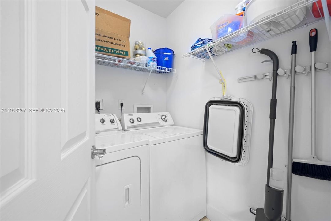 В аренду: $3,700 (2 спален, 2 ванн, 1314 Квадратных фут)