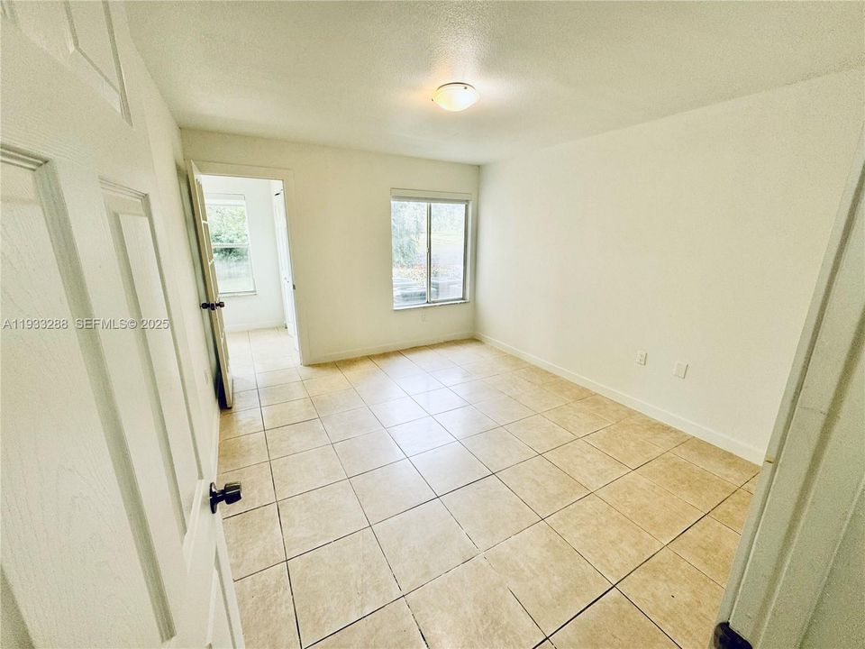 For Rent: $1,799 (1 beds, 1 baths, 743 Square Feet)