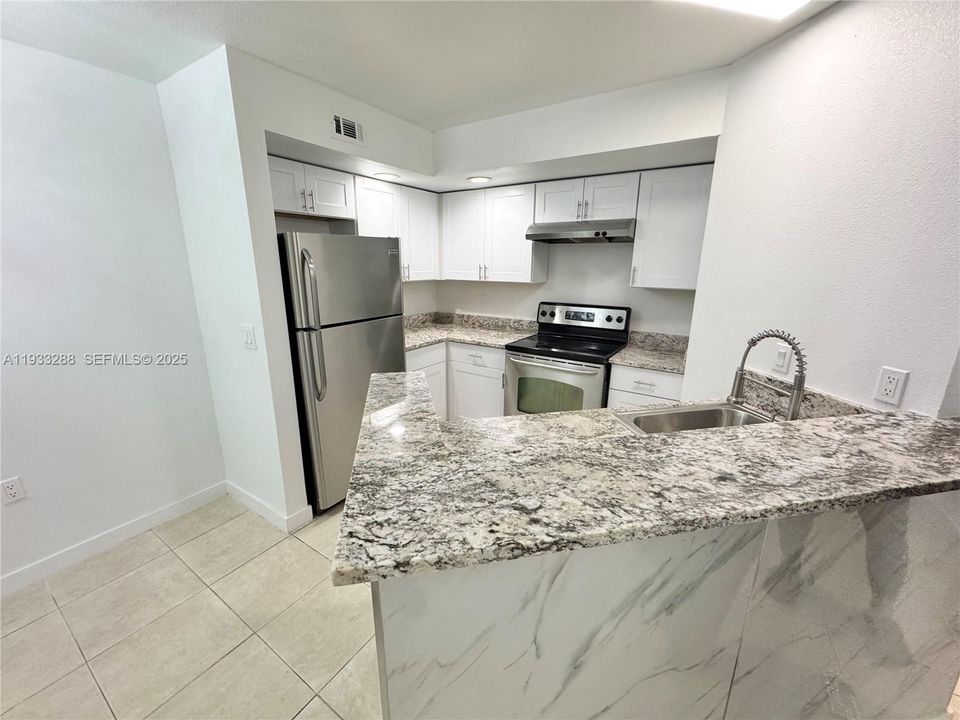 For Rent: $1,799 (1 beds, 1 baths, 743 Square Feet)