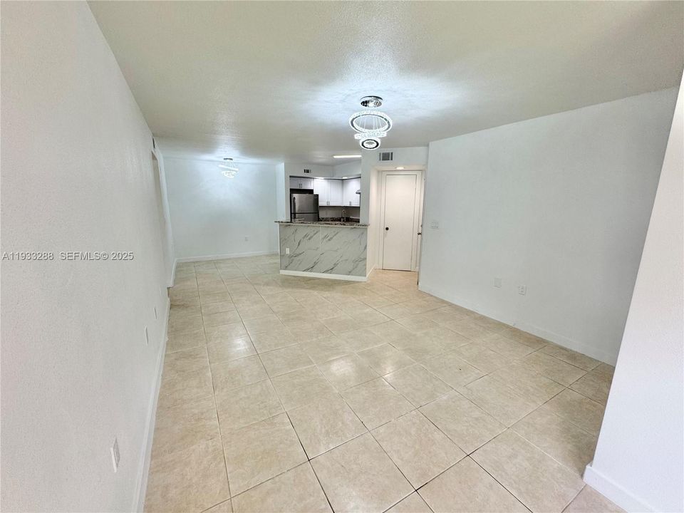 For Rent: $1,799 (1 beds, 1 baths, 743 Square Feet)