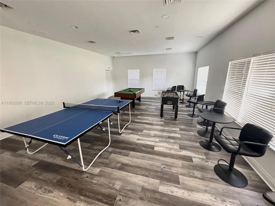 For Rent: $1,799 (1 beds, 1 baths, 743 Square Feet)