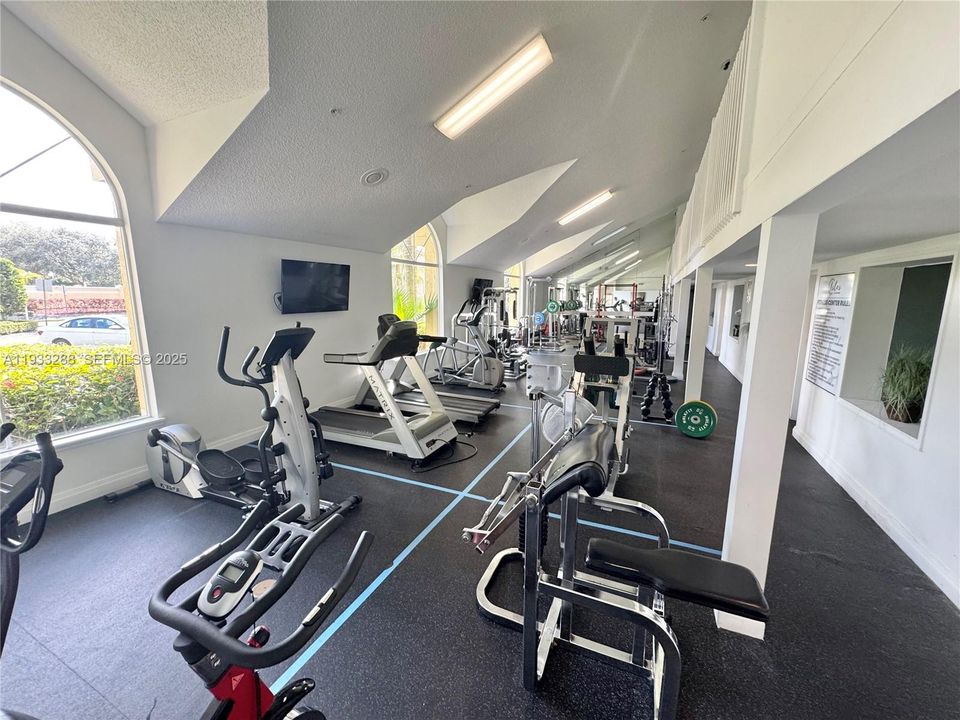 For Rent: $1,799 (1 beds, 1 baths, 743 Square Feet)