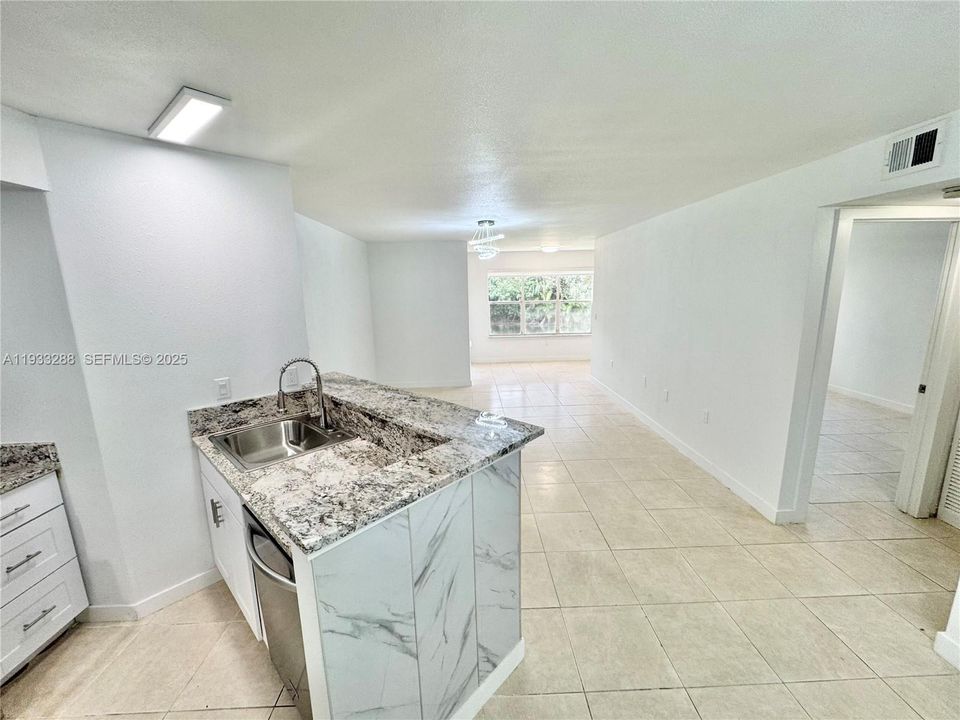 For Rent: $1,799 (1 beds, 1 baths, 743 Square Feet)