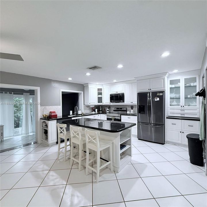 На продажу: $359,990 (3 спален, 2 ванн, 2040 Квадратных фут)