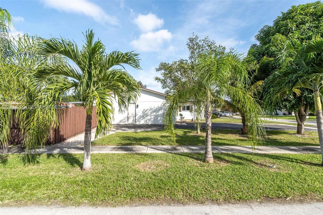 For Rent: $3,995 (3 beds, 2 baths, 1193 Square Feet)