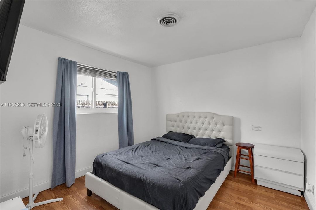 For Rent: $3,995 (3 beds, 2 baths, 1193 Square Feet)