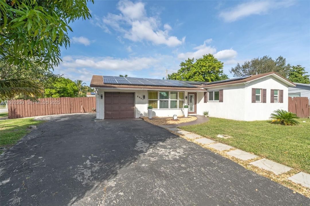 For Rent: $3,995 (3 beds, 2 baths, 1193 Square Feet)