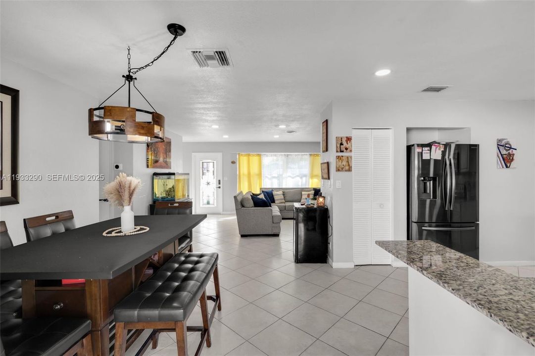 For Rent: $3,995 (3 beds, 2 baths, 1193 Square Feet)