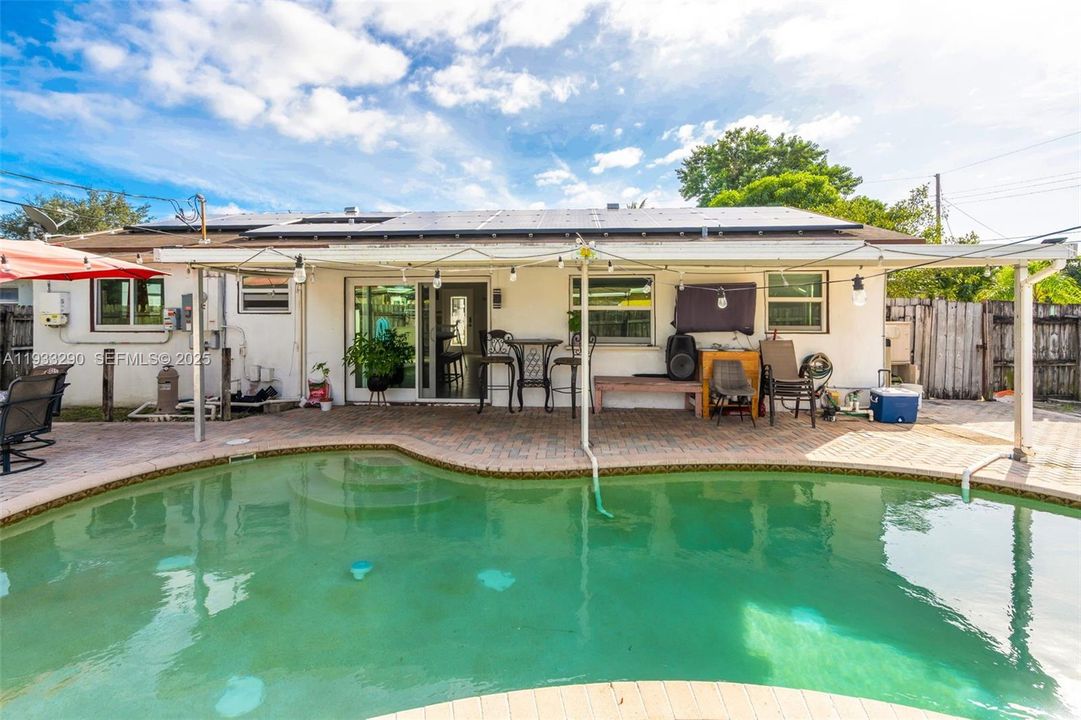 For Rent: $3,995 (3 beds, 2 baths, 1193 Square Feet)