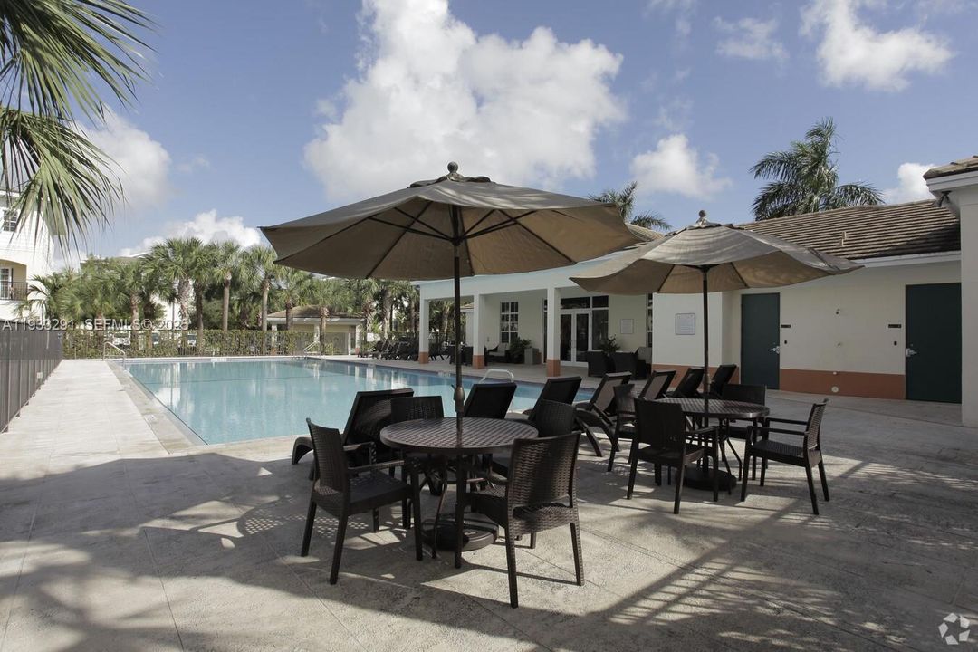 For Rent: $3,150 (3 beds, 3 baths, 1988 Square Feet)