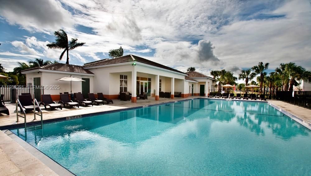 For Rent: $3,150 (3 beds, 3 baths, 1988 Square Feet)