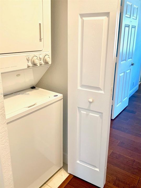 For Rent: $3,150 (3 beds, 3 baths, 1988 Square Feet)