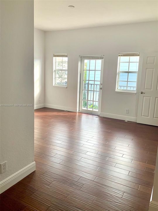 For Rent: $3,150 (3 beds, 3 baths, 1988 Square Feet)