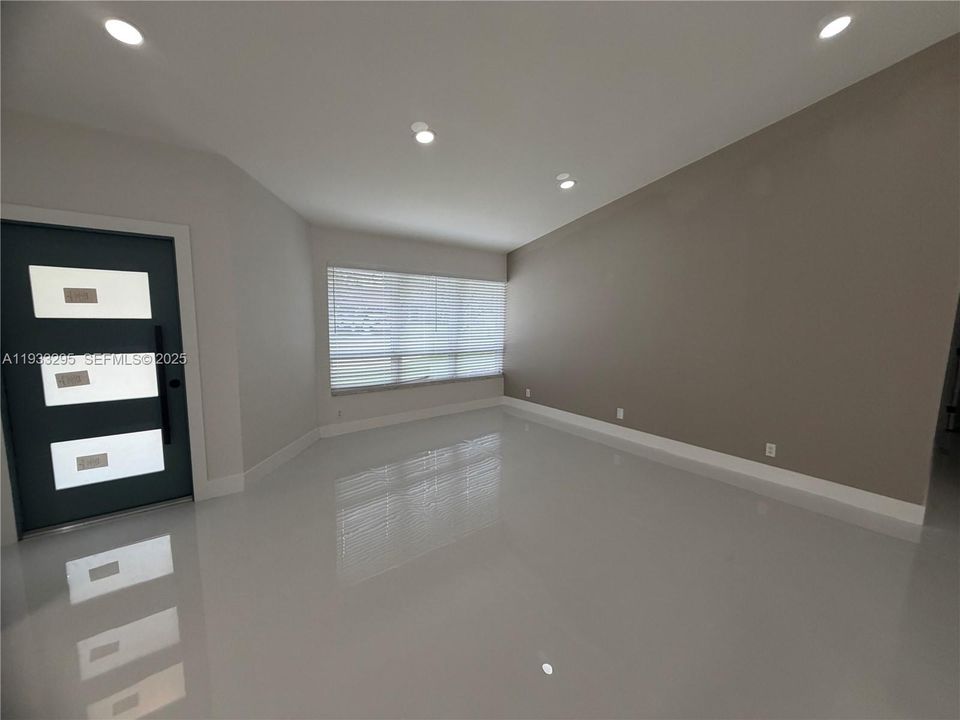 На продажу: $749,000 (4 спален, 2 ванн, 2036 Квадратных фут)