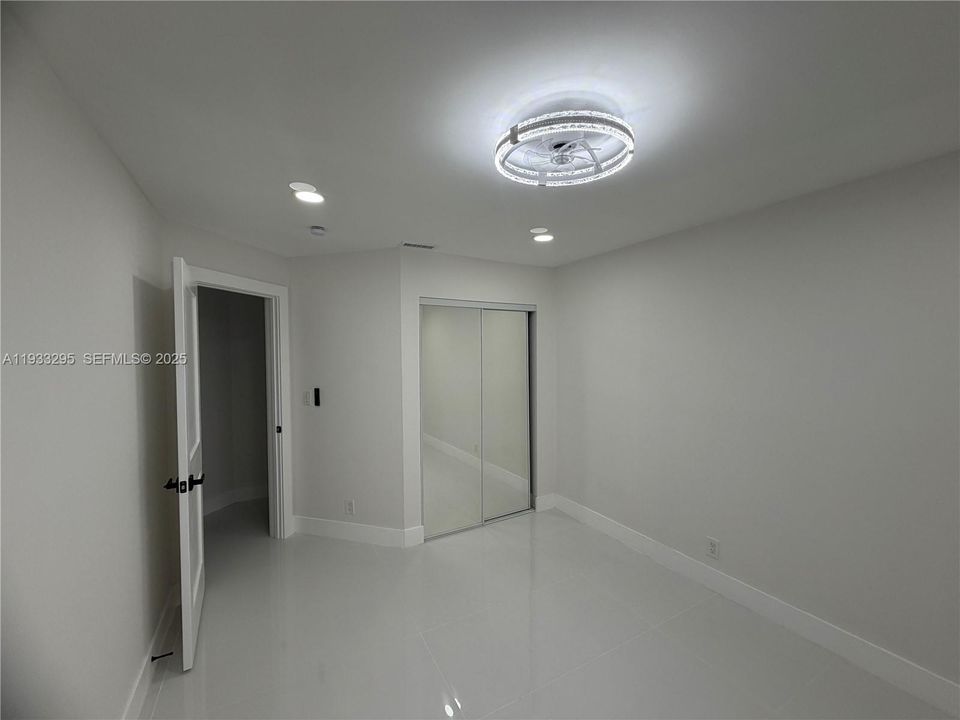 На продажу: $749,000 (4 спален, 2 ванн, 2036 Квадратных фут)