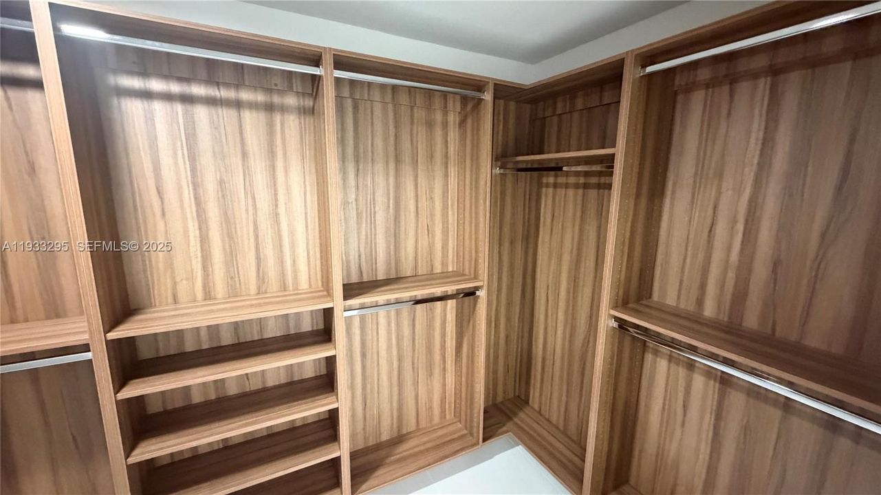 На продажу: $749,000 (4 спален, 2 ванн, 2036 Квадратных фут)