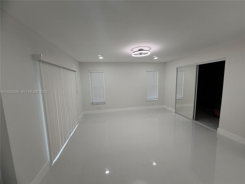 На продажу: $749,000 (4 спален, 2 ванн, 2036 Квадратных фут)