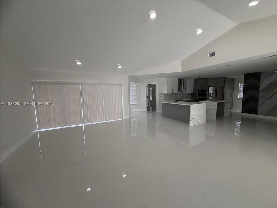 На продажу: $749,000 (4 спален, 2 ванн, 2036 Квадратных фут)