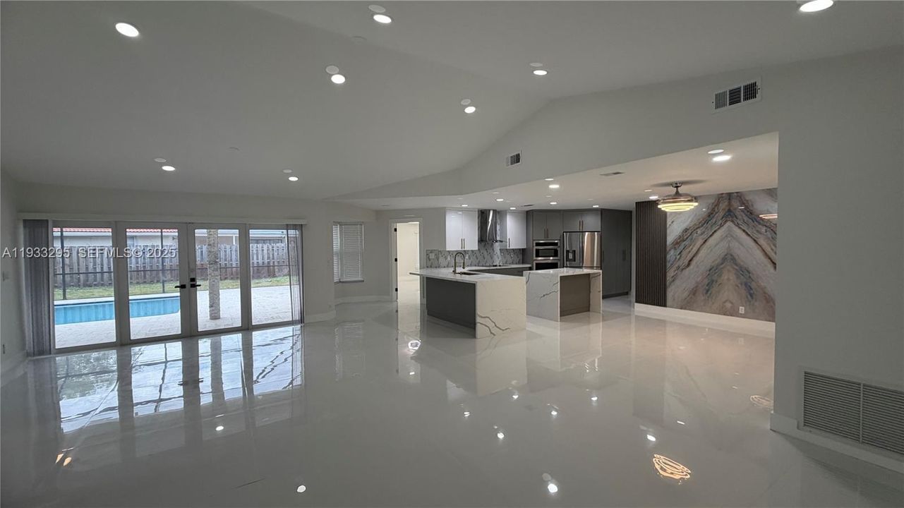 На продажу: $749,000 (4 спален, 2 ванн, 2036 Квадратных фут)