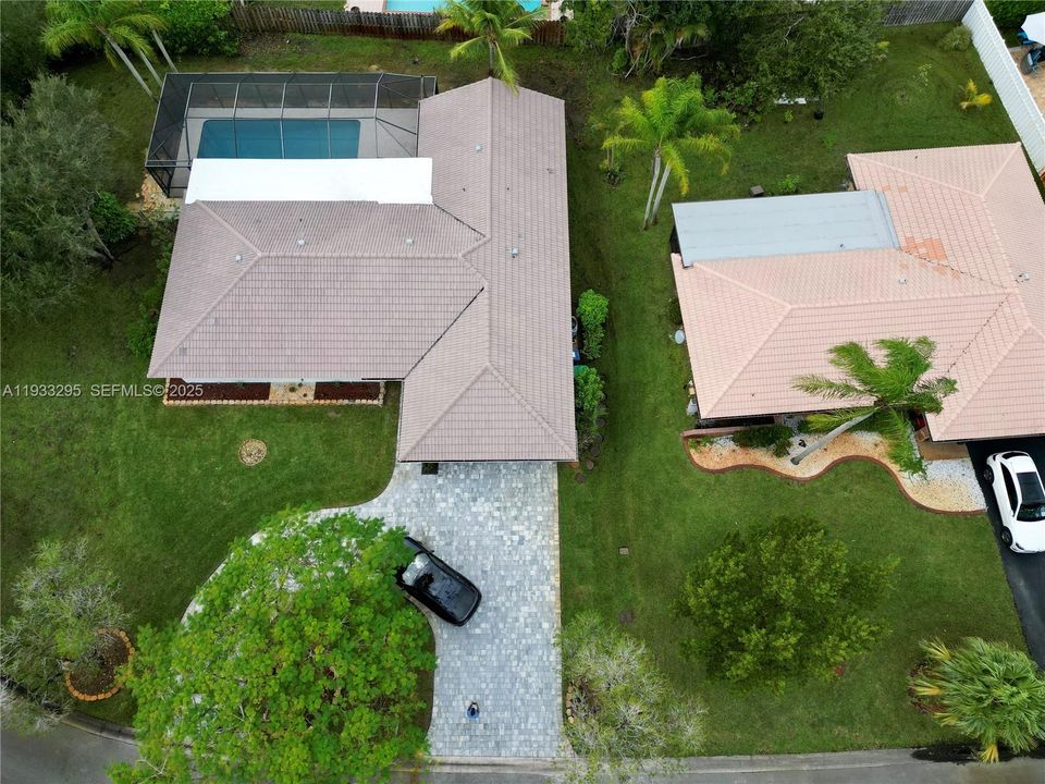 На продажу: $749,000 (4 спален, 2 ванн, 2036 Квадратных фут)