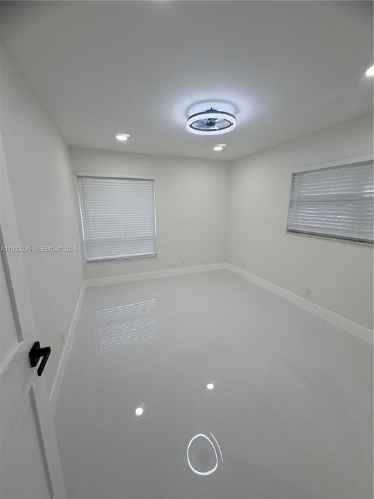 На продажу: $749,000 (4 спален, 2 ванн, 2036 Квадратных фут)