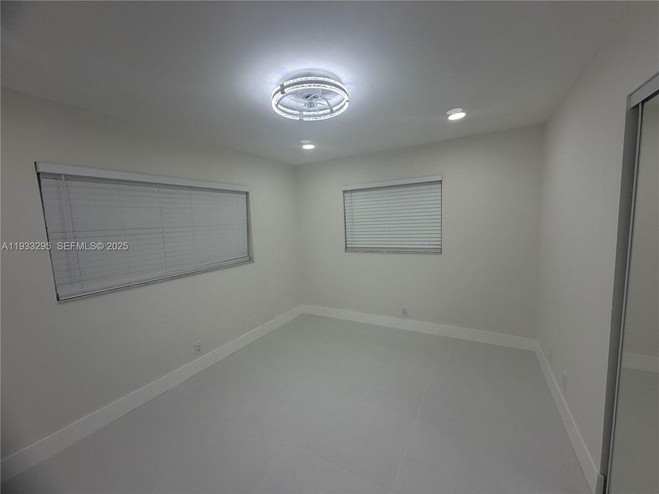 На продажу: $749,000 (4 спален, 2 ванн, 2036 Квадратных фут)