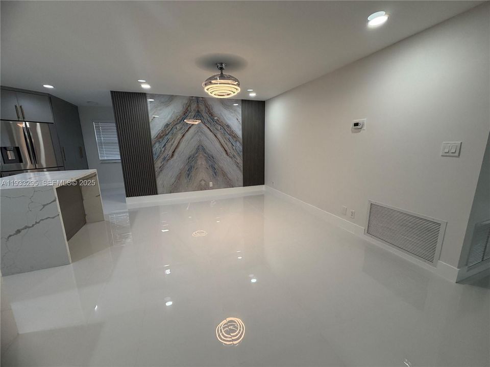 На продажу: $749,000 (4 спален, 2 ванн, 2036 Квадратных фут)