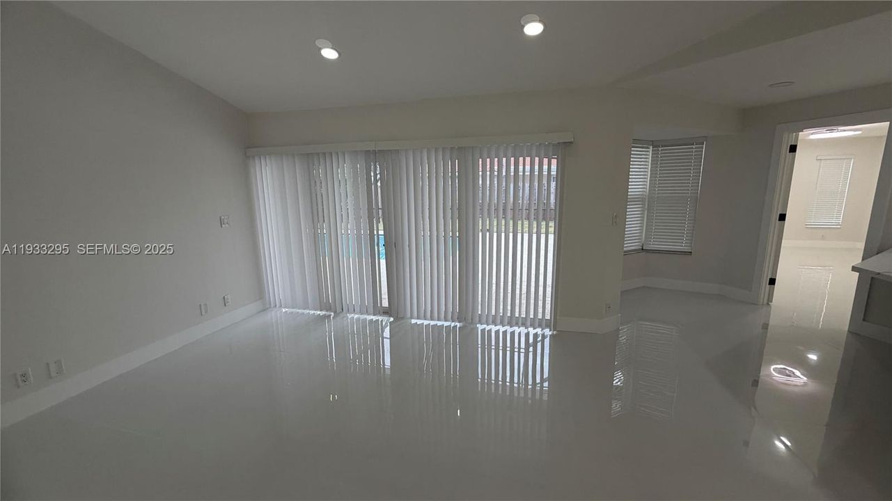 На продажу: $749,000 (4 спален, 2 ванн, 2036 Квадратных фут)