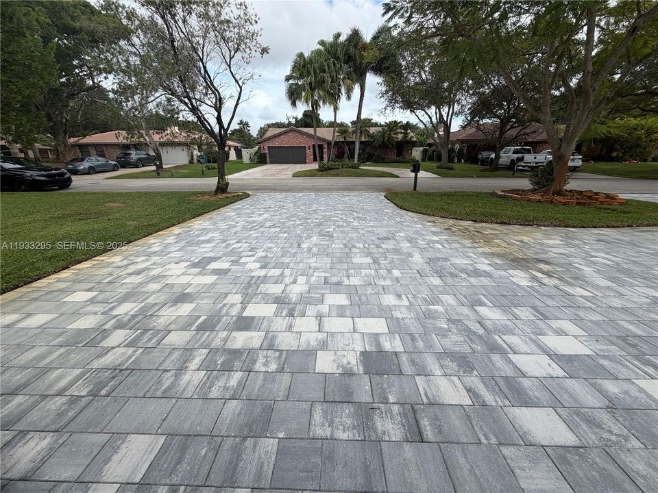 На продажу: $749,000 (4 спален, 2 ванн, 2036 Квадратных фут)