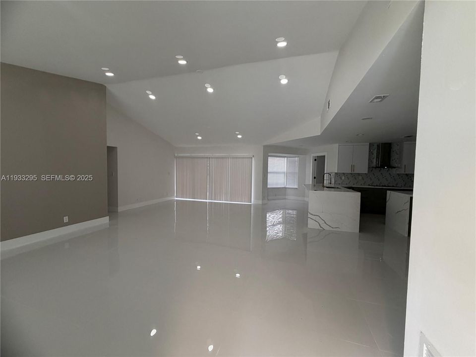 На продажу: $749,000 (4 спален, 2 ванн, 2036 Квадратных фут)