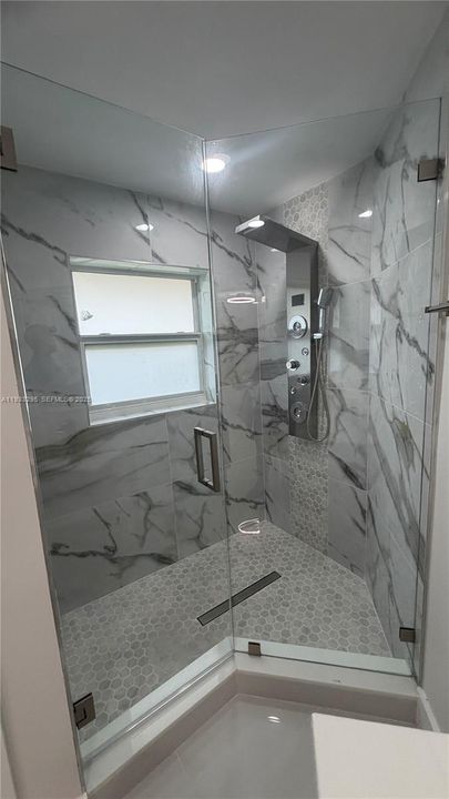 На продажу: $749,000 (4 спален, 2 ванн, 2036 Квадратных фут)