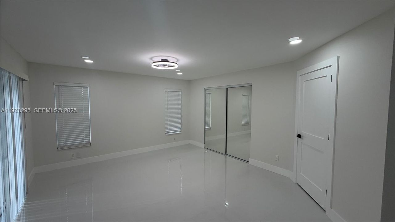 На продажу: $749,000 (4 спален, 2 ванн, 2036 Квадратных фут)