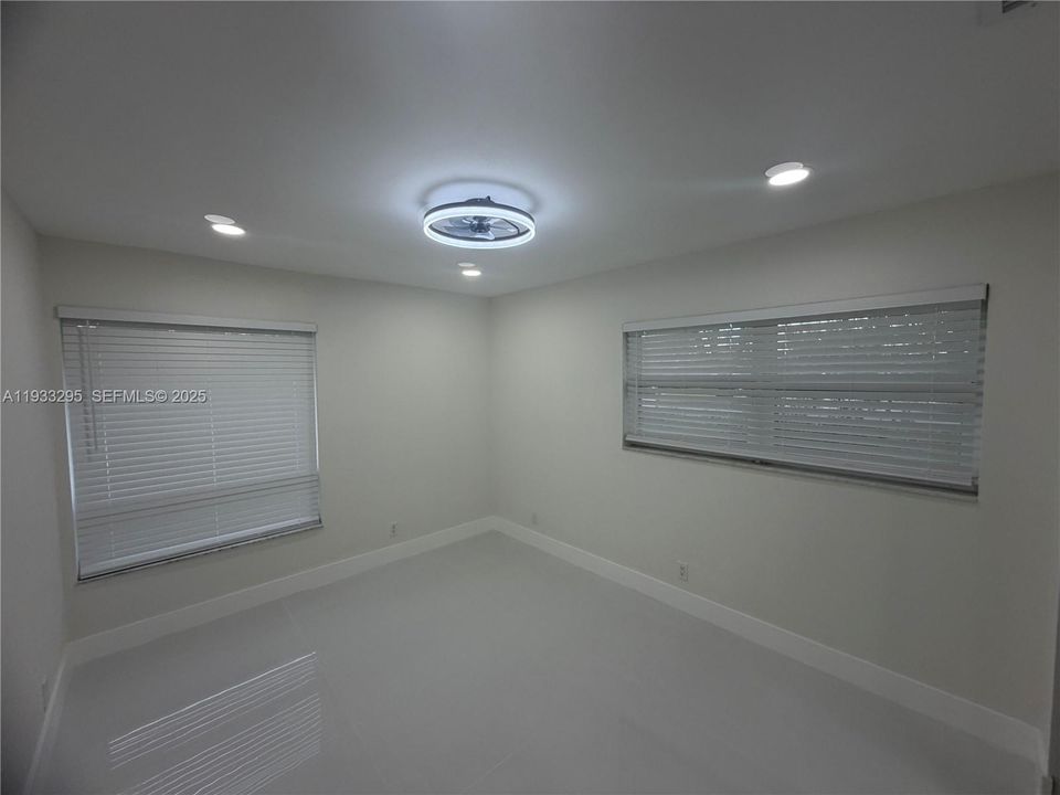 На продажу: $749,000 (4 спален, 2 ванн, 2036 Квадратных фут)