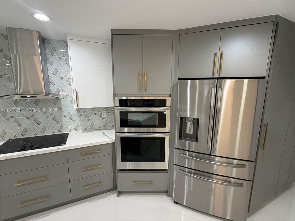 На продажу: $749,000 (4 спален, 2 ванн, 2036 Квадратных фут)