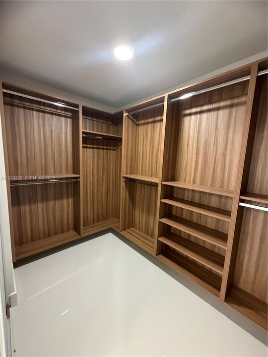 На продажу: $749,000 (4 спален, 2 ванн, 2036 Квадратных фут)