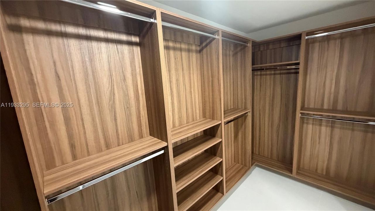 На продажу: $749,000 (4 спален, 2 ванн, 2036 Квадратных фут)